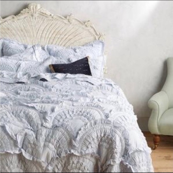 2 Anthropologie ‘Rivulets’ Ruffle Standard Pillow Shams in a dark Medallion Blue - Picture 15 of 16